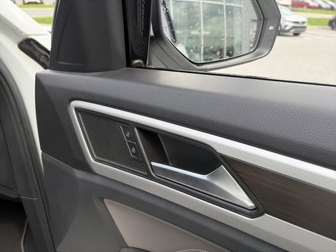 Used 2023 Volkswagen Atlas SE image 27