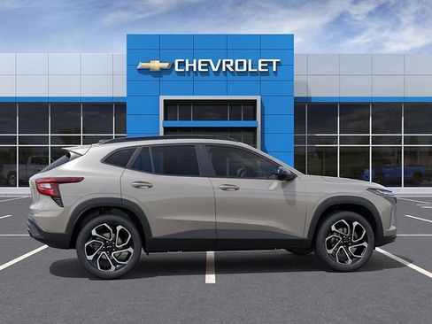 New 2026 Chevrolet Trax RS w/ Sunroof Package FWD image 5