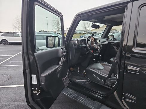 Used 2016 Jeep Wrangler Unlimited Sport image 12