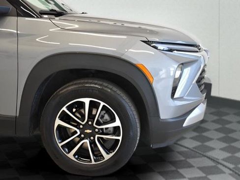Used 2025 Chevrolet TrailBlazer LT w/ Driver Confidence Package image 13