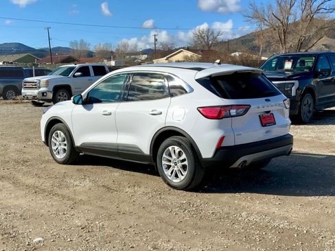Used 2021 Ford Escape SE image 3