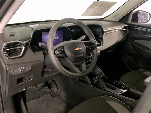 Used 2025 Chevrolet TrailBlazer LT AWD/4WD image 16