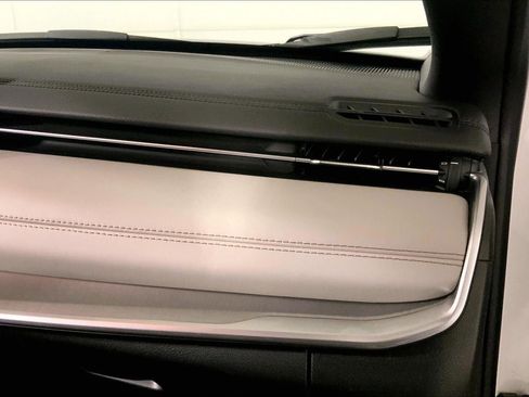 Used 2025 Jeep Compass Limited image 16