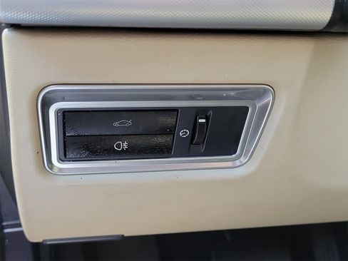 Used 2014 Jaguar XF image 23