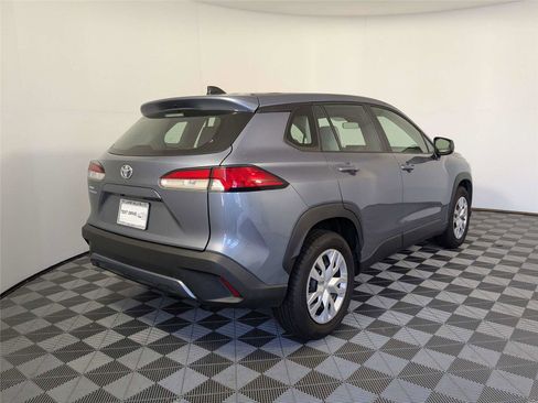 Used 2022 Toyota Corolla Cross L image 5