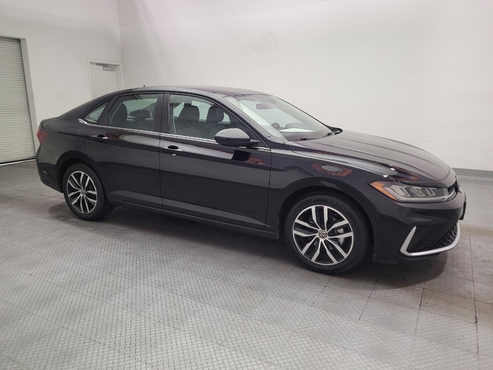 Used 2025 Volkswagen Jetta SE FWD image 11