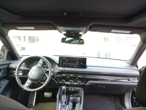Used 2025 Honda Accord Sport image 22