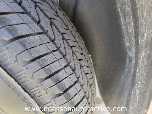 Used 2025 GMC Acadia Elevation image 33