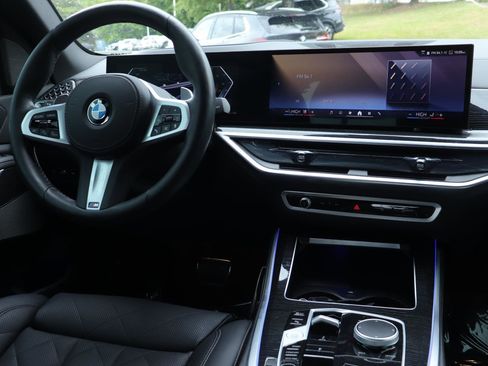 Used 2025 BMW X5 sDrive40i w/ M Sport Package RWD image 29