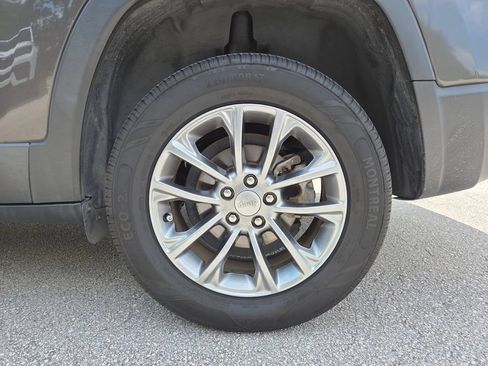 Used 2020 Jeep Cherokee Latitude Plus FWD image 21