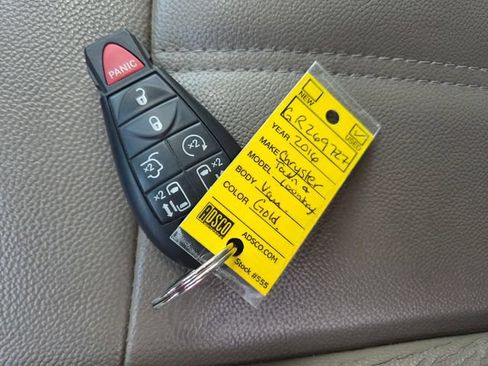 Used 2016 Chrysler Town & Country Touring w/ Driver Convenience Group FWD image 20