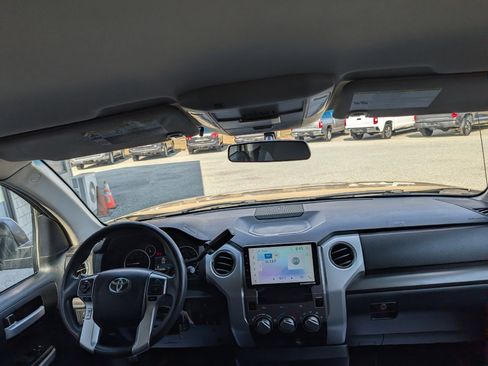 Used 2017 Toyota Tundra SR5 image 16