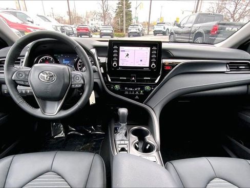 Used 2024 Toyota Camry SE image 15