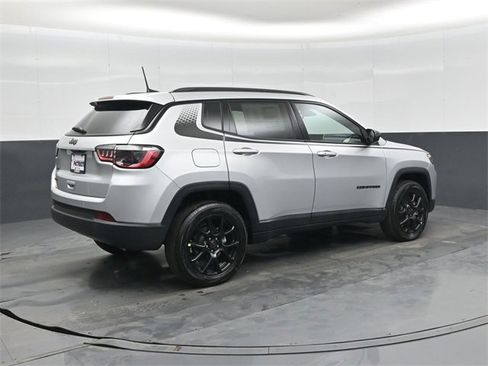 New 2026 Jeep Compass Latitude image 4
