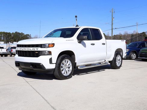 Used 2020 Chevrolet Silverado 1500 Custom w/ Custom Value Package image 32