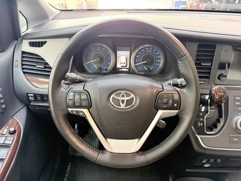 Used 2017 Toyota Sienna Limited Premium AWD/4WD image 19