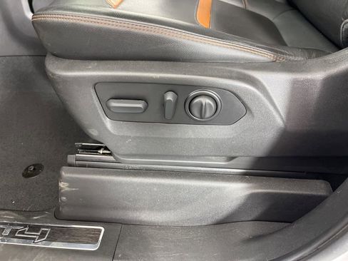 Used 2022 GMC Sierra 1500 AT4 w/ AT4 Premium Package image 22