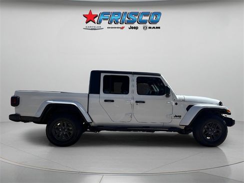 Used 2024 Jeep Gladiator Sport image 11