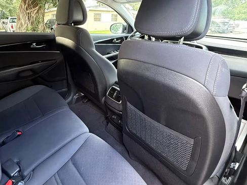 Used 2017 Kia Sorento LX image 16