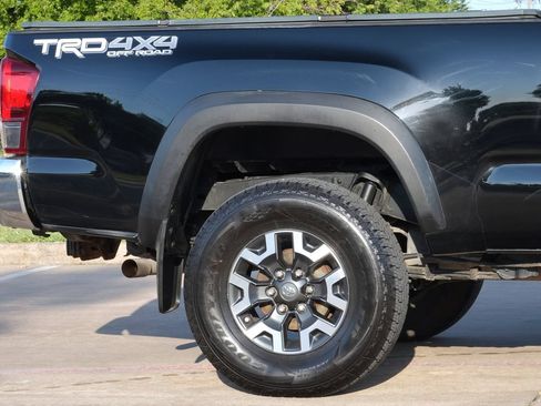 Used 2016 Toyota Tacoma TRD Off-Road AWD/4WD image 28