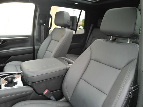 Used 2026 Chevrolet Tahoe Z71 w/ Z71 Off-Road Package AWD/4WD image 13