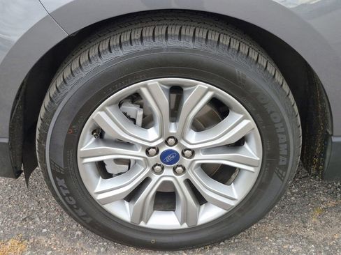 Used 2022 Ford Edge Titanium w/ Equipment Group 301A image 19