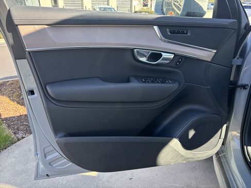 Used 2025 Volvo XC90 B6 Plus image 14