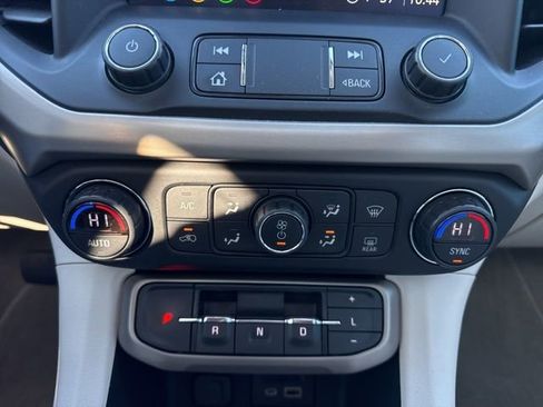 Used 2021 GMC Acadia Denali w/ Denali Technology Package image 30