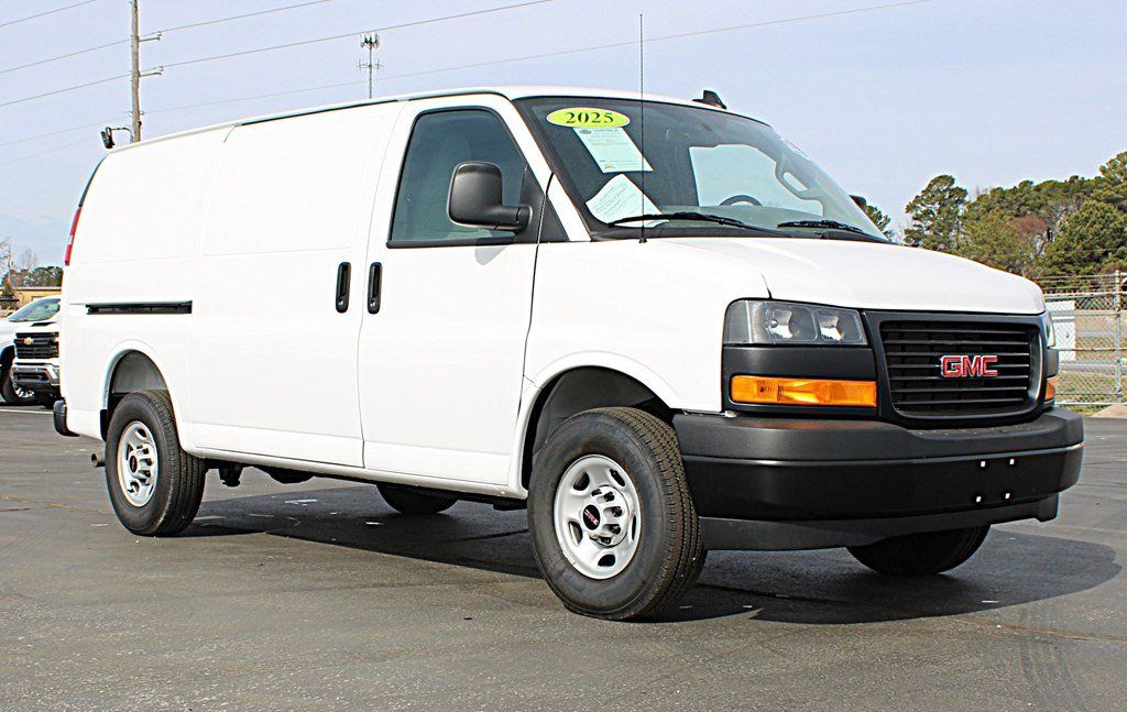 Used 2025 GMC Savana 2500 w/ Driver Convenience Package RWD image 3