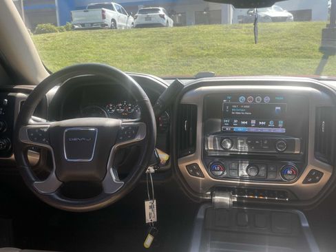 Used 2018 GMC Sierra 1500 Denali w/ Denali Ultimate Package AWD/4WD image 12