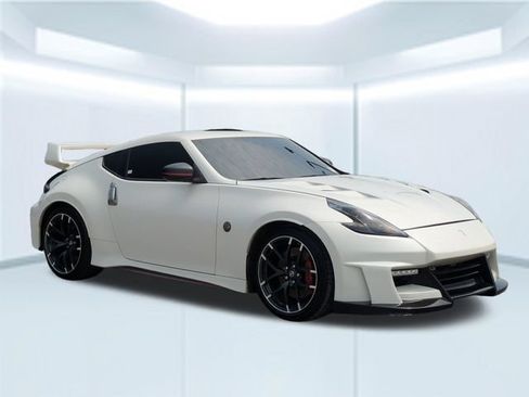 Used 2020 Nissan 370Z NISMO RWD image 8