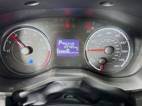 Used 2018 Subaru Crosstrek 2.0i Premium image 14