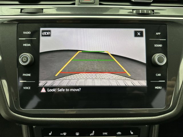 Used 2023 Volkswagen Tiguan SE AWD/4WD image 17