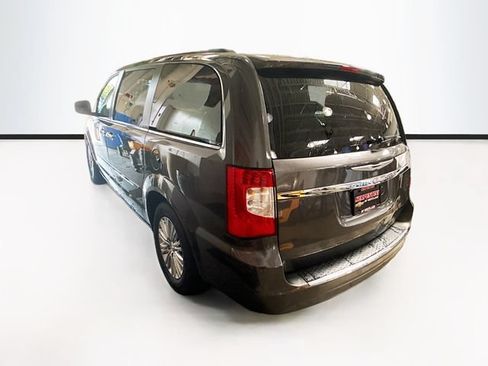 Used 2015 Chrysler Town & Country Touring-L w/ Driver Convenience Group FWD image 8