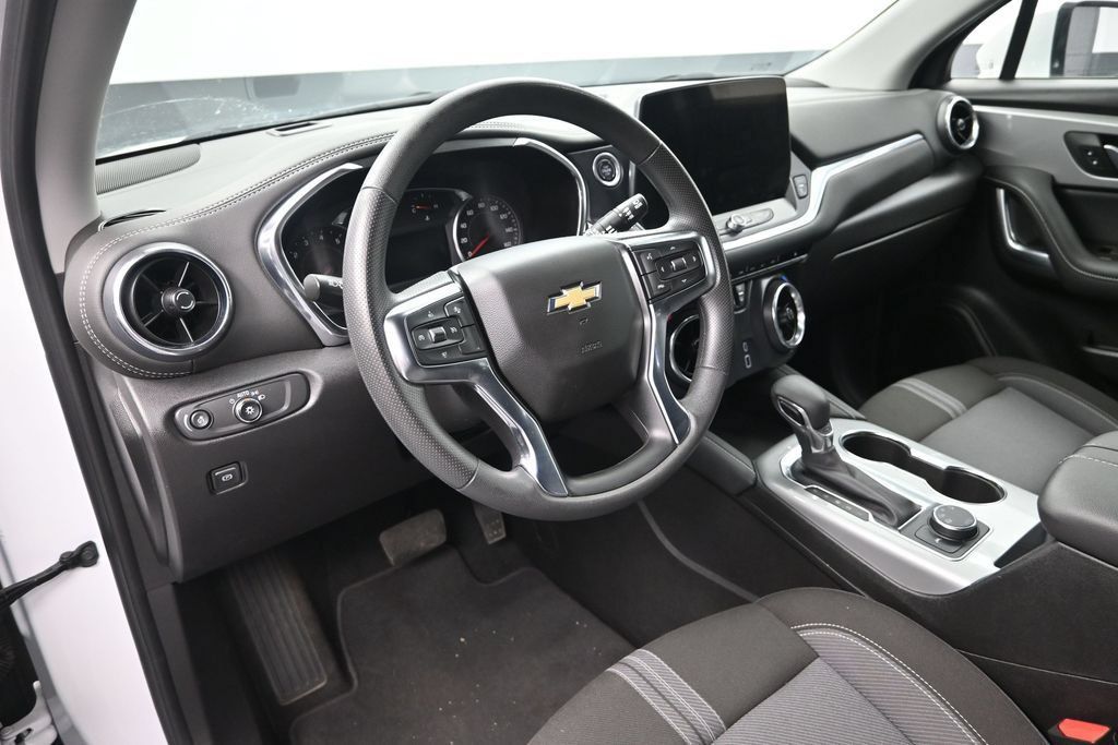 Used 2025 Chevrolet Blazer LT AWD/4WD image 11