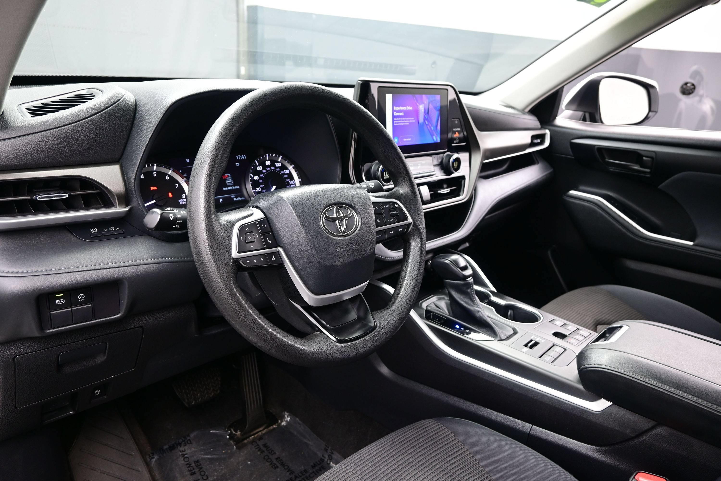 Used 2023 Toyota Highlander L AWD/4WD image 13