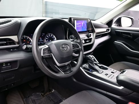 Used 2023 Toyota Highlander L AWD/4WD image 13
