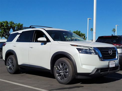 New 2025 Nissan Pathfinder SV image 8