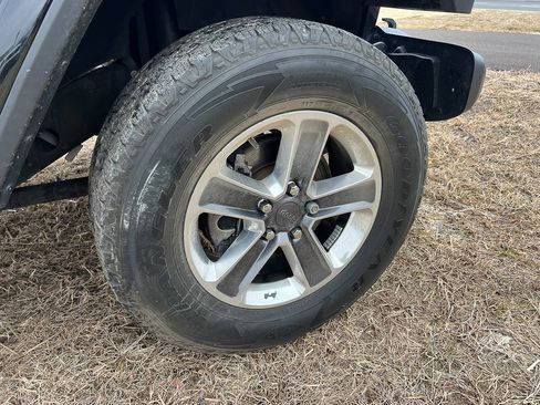 Used 2021 Jeep Wrangler Unlimited Sahara image 8