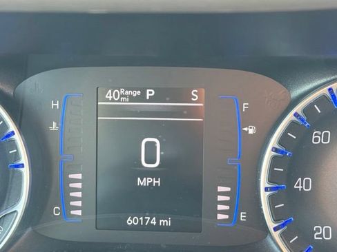Used 2023 Chrysler Voyager LX FWD image 32