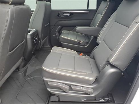 New 2026 Chevrolet Suburban Premier image 19