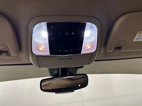 Used 2018 Jeep Grand Cherokee Limited image 24