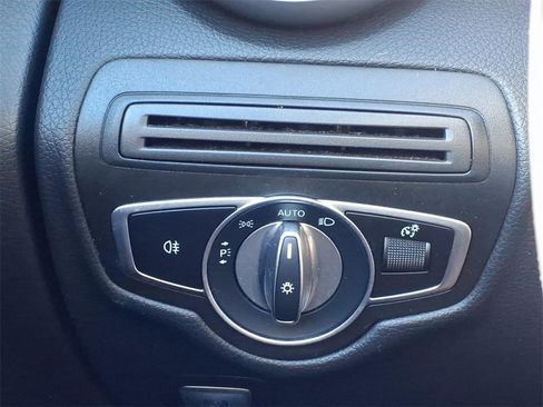 Used 2021 Mercedes-Benz GLC 300 4MATIC image 20