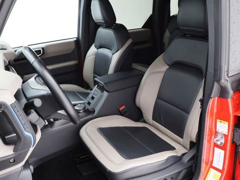 Used 2023 Ford Bronco Wildtrak image 14