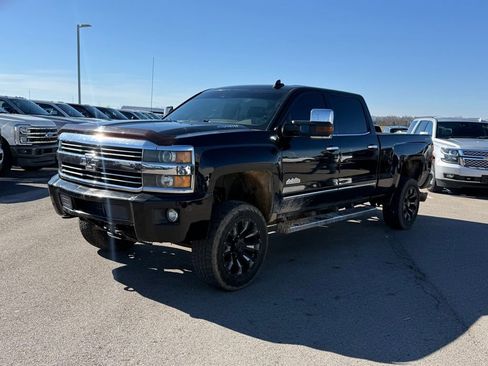 Used 2015 Chevrolet Silverado 2500 High Country w/ Duramax Plus Package image 21