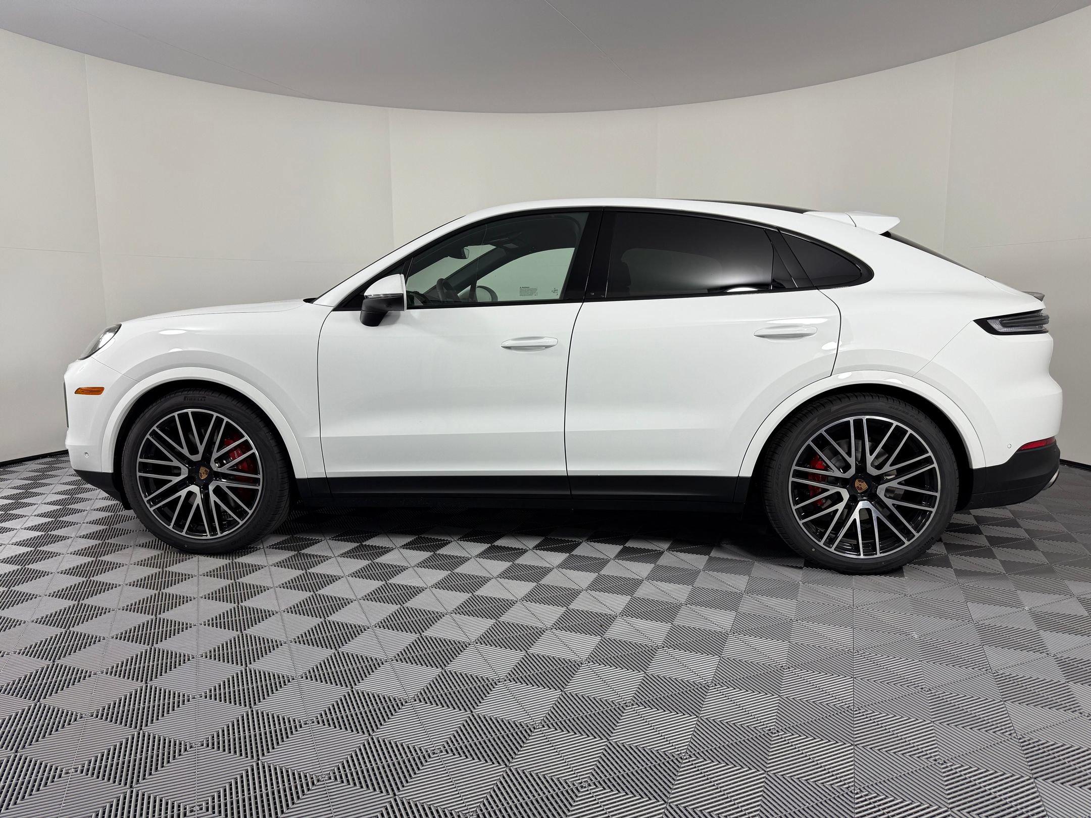 Certified 2026 Porsche Cayenne S AWD/4WD image 2