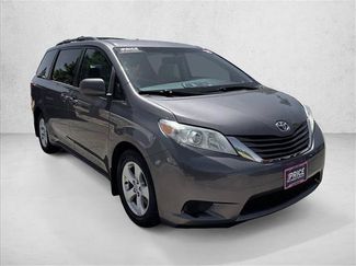 Used 2015 Toyota Sienna LE FWD video 3