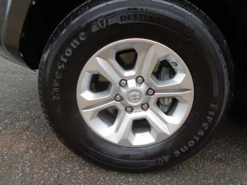 Used 2018 Toyota 4Runner SR5 4x2 4dr SUV image 29