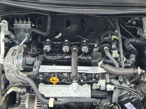 Used 2025 Nissan Versa SV FWD image 27