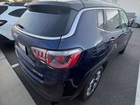 Used 2017 Jeep Compass Limited w/ Navigation Group AWD/4WD image 3